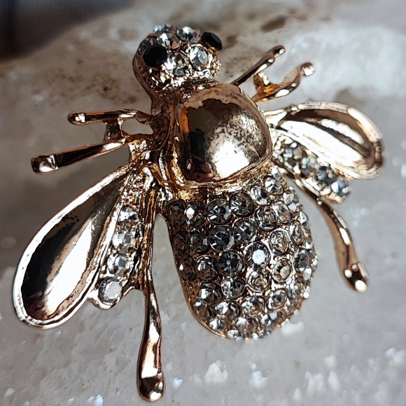 Shiny Gold Tone Vintage Honey Bumble Bee Clear Rhinestone Brooch Black Eyes - Picture 1 of 12